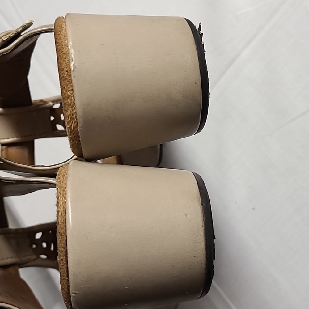 Eyeletted Boho T-strap Buckle Wedge Sandals Beige Natural Soul Naturalizer 9M - Picture 5 of 15
